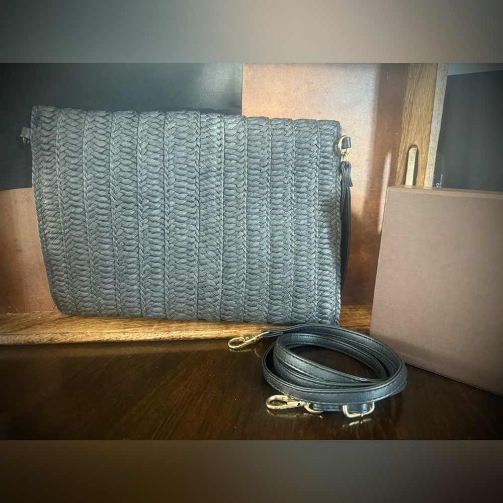 Frienda NWOT Elegant Black Woven Wristlet Clutch w/ Crossbody Detachable Strap - Picture 2 of 8